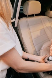 Viajes en coche con niños: 5 claves para evitar el calor y los atascos