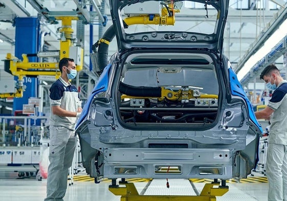 El estudio concluye que la pérdida de empleos en la fabricación de vehículos podría compensarse con la creación de más de 100.000 nuevos puestos de trabajo en la fabricación de baterías