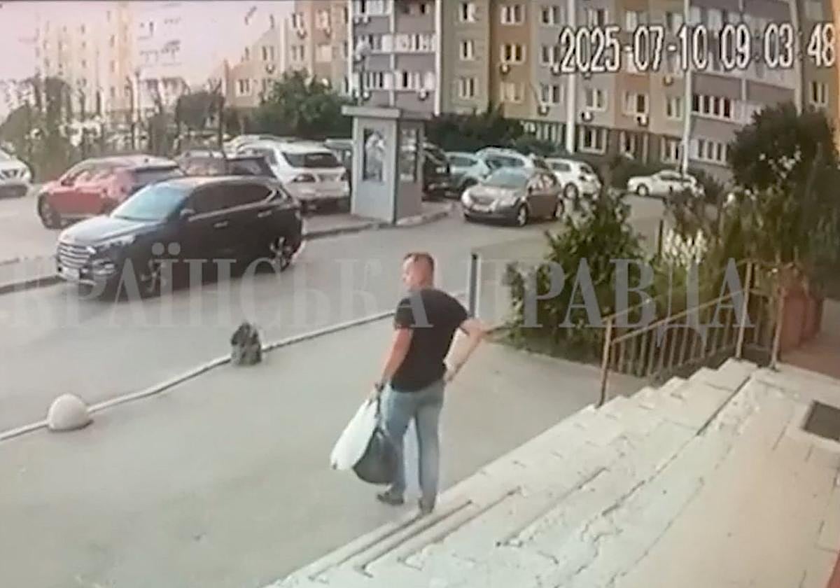 El asesinato del general Ivan Voronych fue captado por una cámara de seguridad.