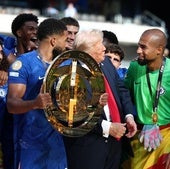 El presidente de EE UU, Donald Trump, uno más en la celebración del Chelsea.