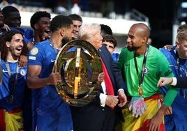 El presidente de EE UU, Donald Trump, uno más en la celebración del Chelsea.