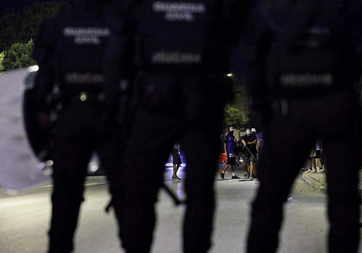 Agentes de la Policía Nacional en las calles de Torre Pacheco