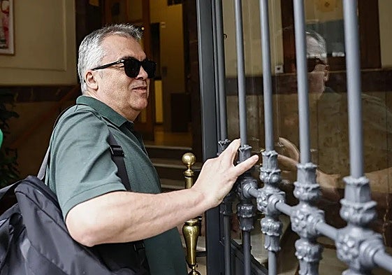 Santos Cerdán antes de entrar a prisión