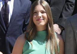 La infanta Sofía aparece por sorpresa con un vestido verde de Zara prestado de Letizia ideal para el verano