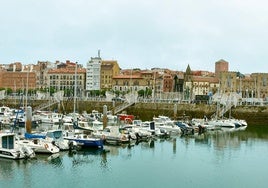 Gijón. El puerto, 'la 'postal' típica de la ciudad asturiana.