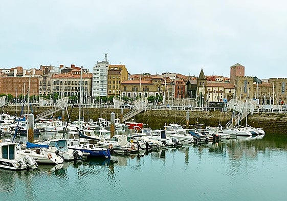 Gijón. El puerto, 'la 'postal' típica de la ciudad asturiana.