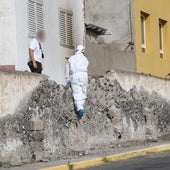 Los agentes, en el lugar de los hechos.