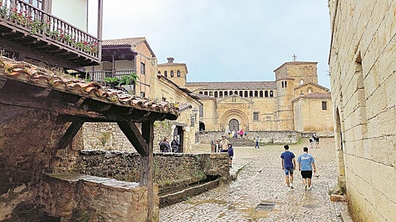 El grupo alucina en Altamira, pero sigue con sus 'ofensas' gastronómicas