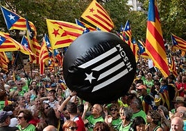 Decenas de personas durante la manifestación de ACN por la Diada, a 11 de septiembre de 2024, en Girona