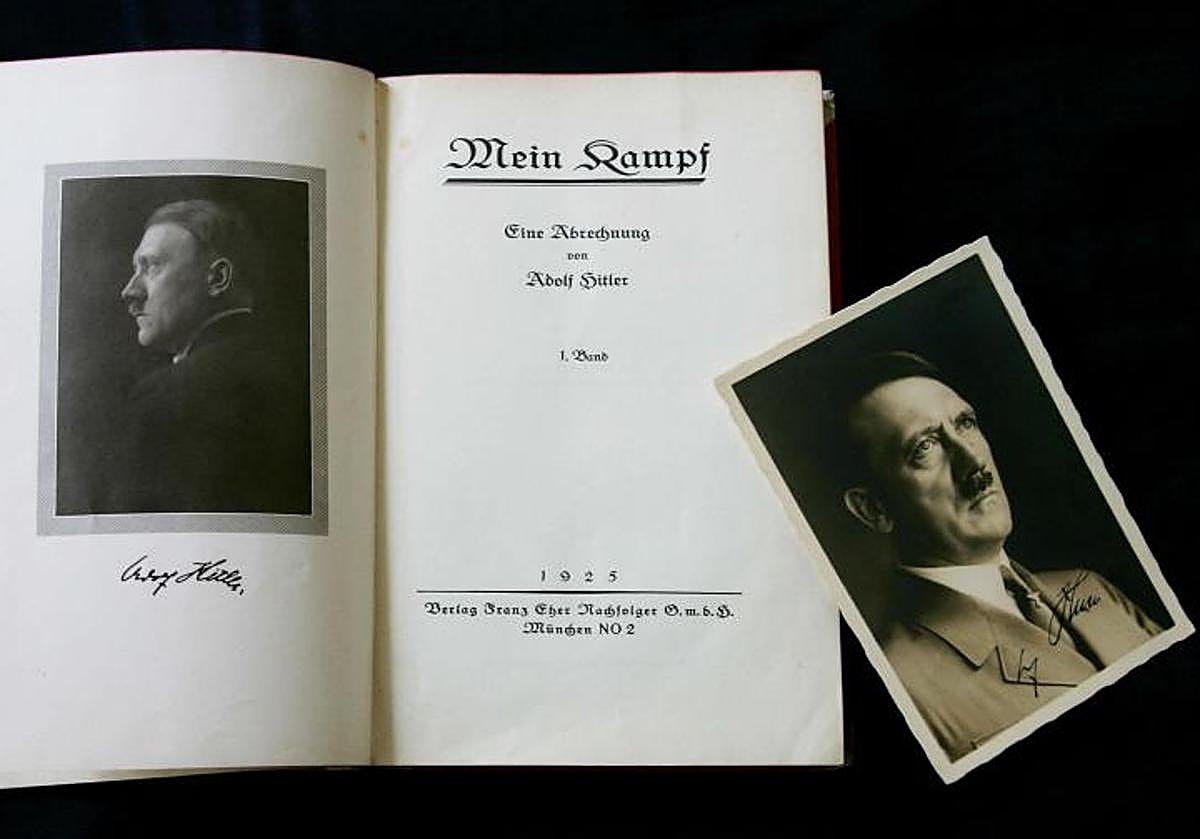 Un ejemplar de 'Mi luchas', de Adolf Hitler.