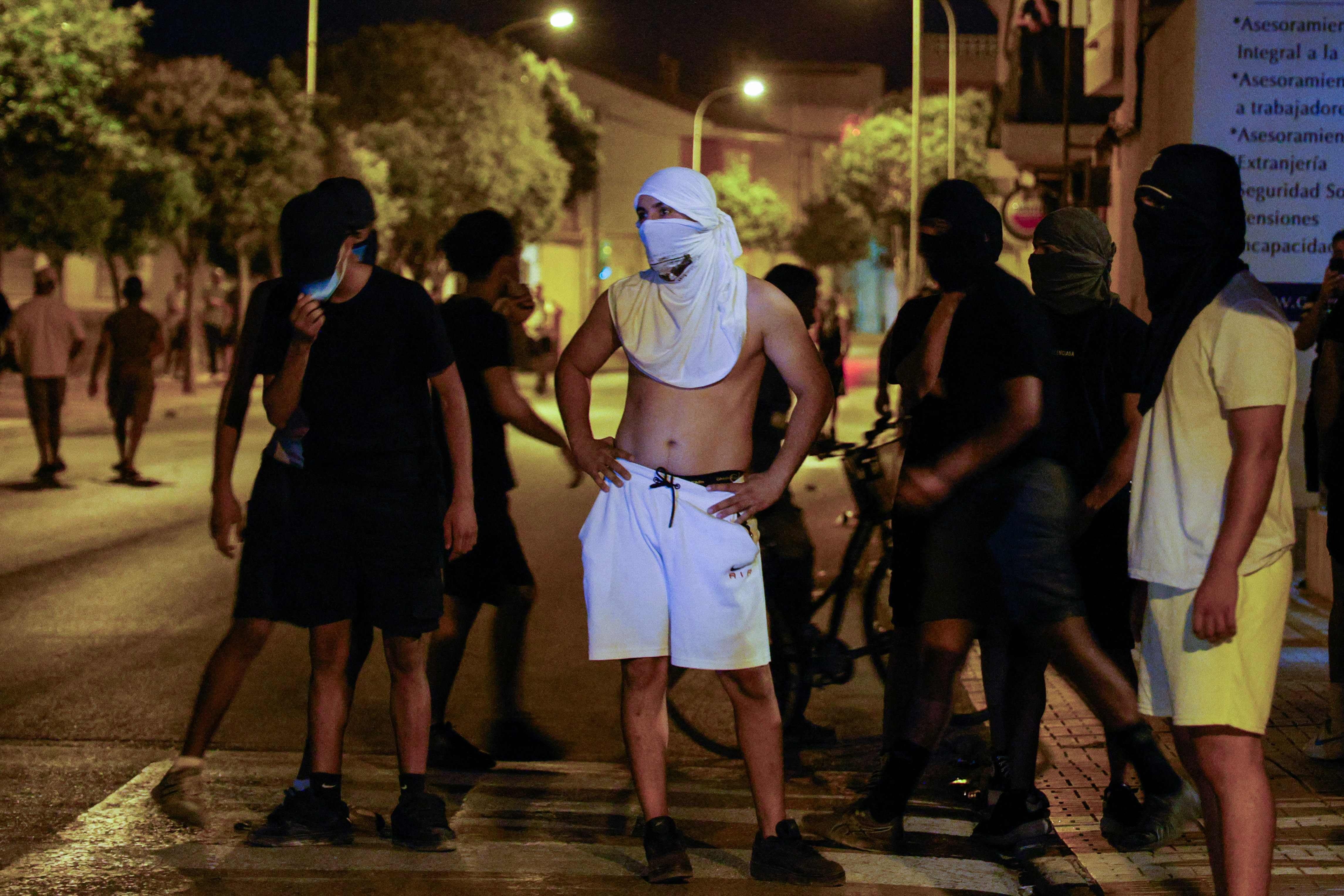Imagen secundaria 2 - Noches de altercados en las calles de Torre Pacheco