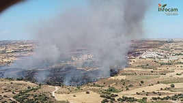 Desalojan a vecinos de un pueblo de Toledo por un incendio forestal