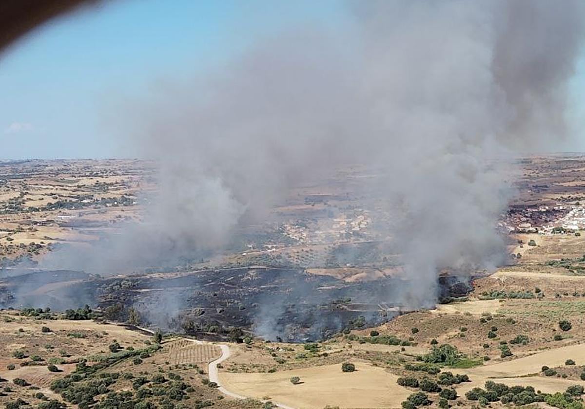Desalojan a vecinos de un pueblo de Toledo por un incendio forestal