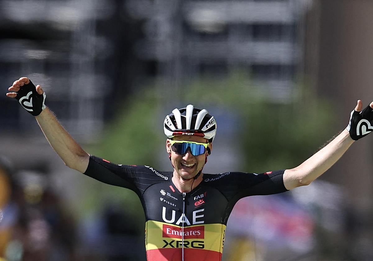 Tim Wellens cruzando la meta