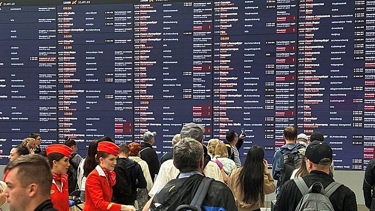 Drones ucranianos provocan el caos en aeropuertos cercanos a Moscú