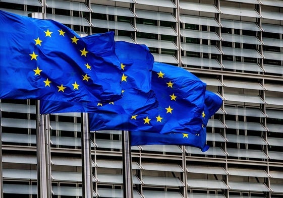 España registra un déficit del 2,7% y reduce su deuda al 103,5% del PIB