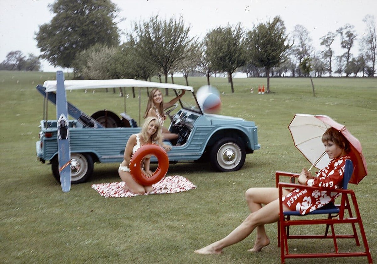 En mayo de 1968, en el campo de golf de Deauville, se presentó a la prensa el Citroën Méhari
