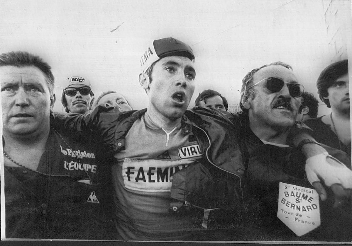 Eddy Merckx, tras su llegada a la cima del Ventoux después de su victoria en 1970.