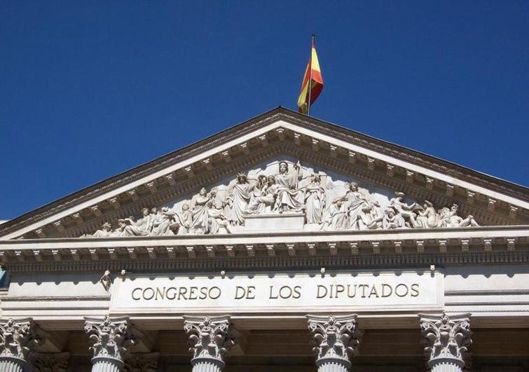 El Congreso se queda sin apellidos para favorecer el lenguaje inclusivo