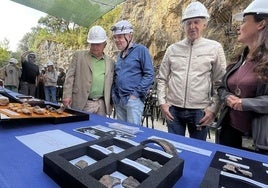 Santonja con los codirectores Carretero, Arsuaga y Martínón-Torres