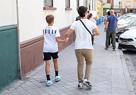 Los hijos de Juana Rivas acudieron al punto de entrega del menor el pasado martes.
