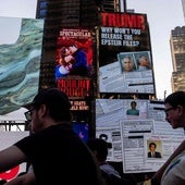 Una valla publicitaria en Times Square exige la publicación de los archivos de Epstein.