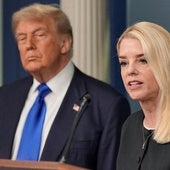 Donald Trump y la fiscal general, Pam Bondi, en una rueda de prensa en la Casa Blanca.