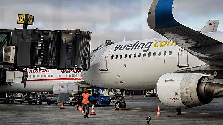 Francia pide explicaciones a Vueling y a España por el desalojo de jóvenes judíos de un avión en Valencia