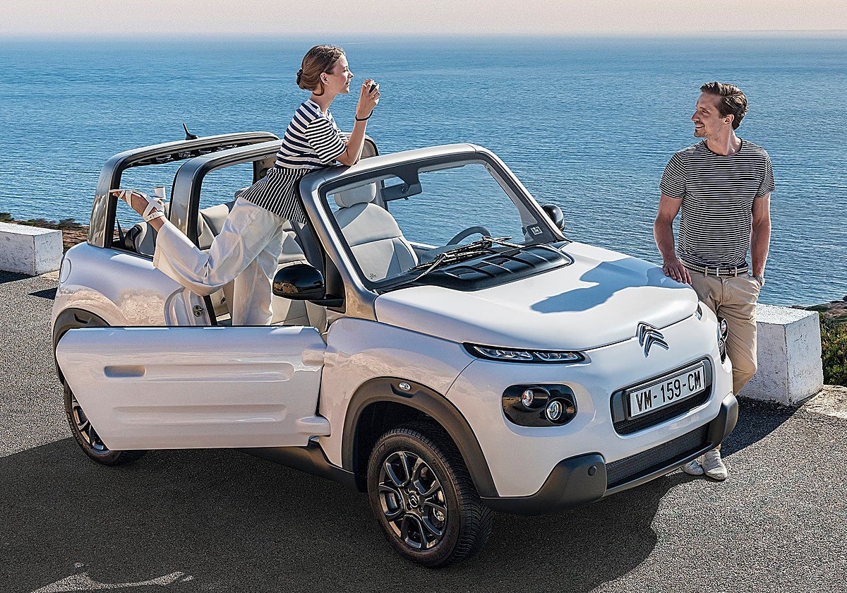 El precio de alquilar un coche en temporada alta llega a duplicarse