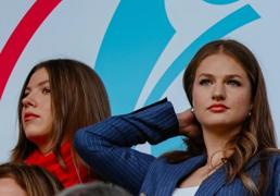 La foto más polémica de las hijas de Letizia en la final de la Eurocopa: ¿por qué se esconde la infanta Sofía?