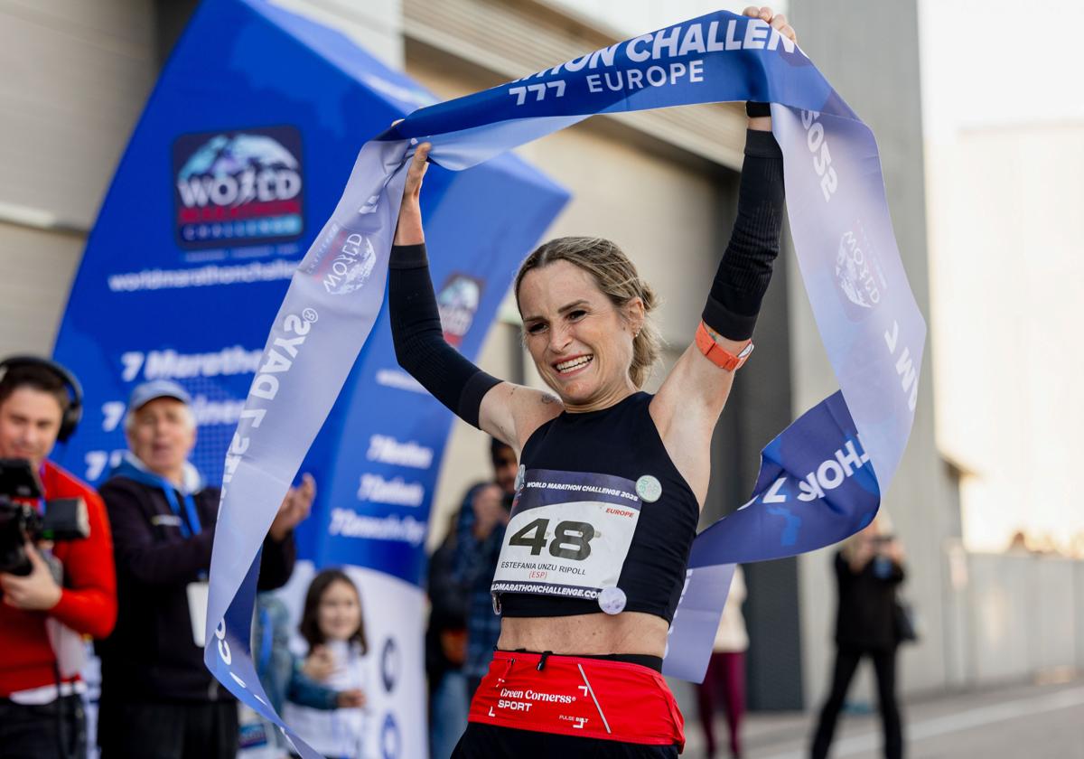 Verdeliss at the finish line in San Sebastián de los Reyes, where she ran her fifth marathon.