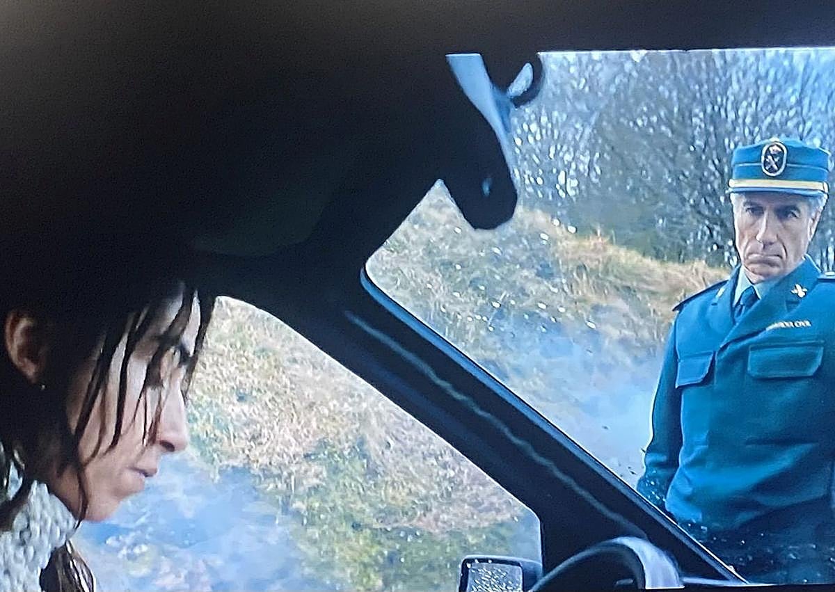 Imagen secundaria 1 - Elena Uriz, Vito Rogado y Álex Ruiz Pastor, en 'La infiltrada'.