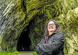 Victoria Eguizábal aguarda sonriente a su próximo grupo de visitantes.