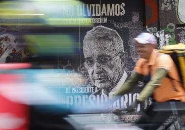 Condenan a 12 años de prisión domiciliaria al expresidente colombiano Álvaro Uribe
