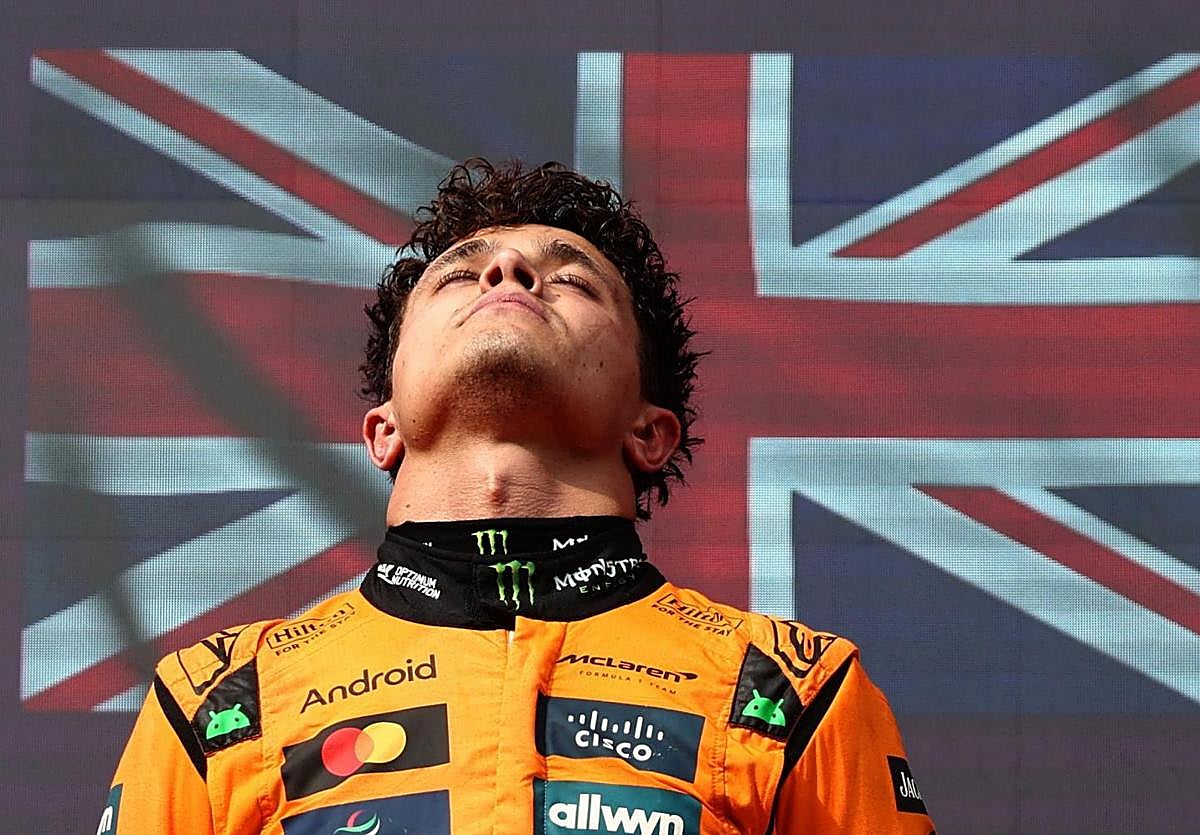 Lando Norris escucha el 'God save the King' en lo más alto del podio de Hungría.