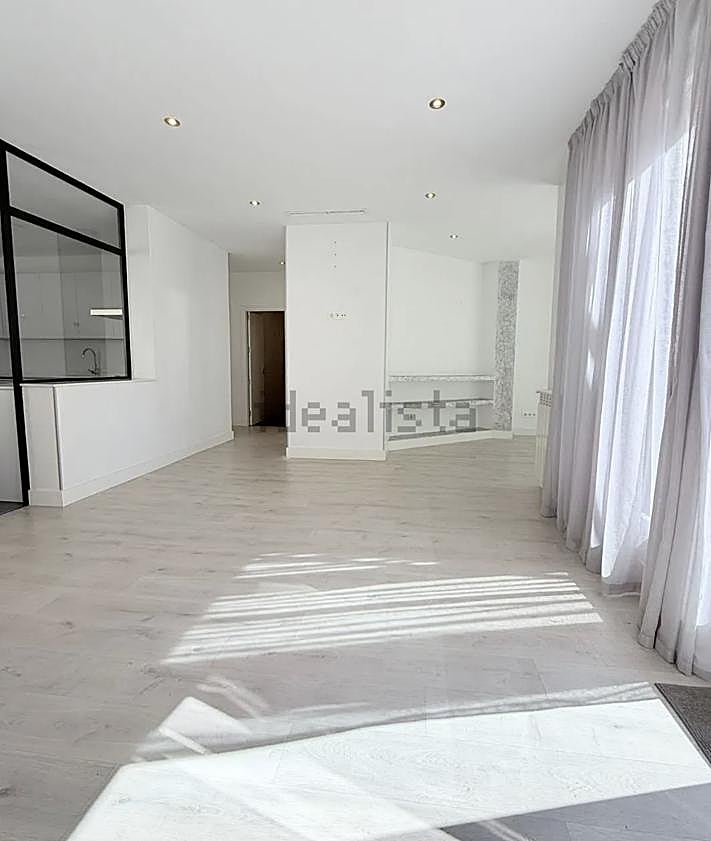 Imagen secundaria 2 - 2.950 euros al mes: así es el «espectacular ático» en el que vivía Santos Cerdán