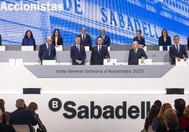 Los directivos de Banco Sabadell, en la última junta ordinaria de accionistas celebrada el pasado 20 de marzo.