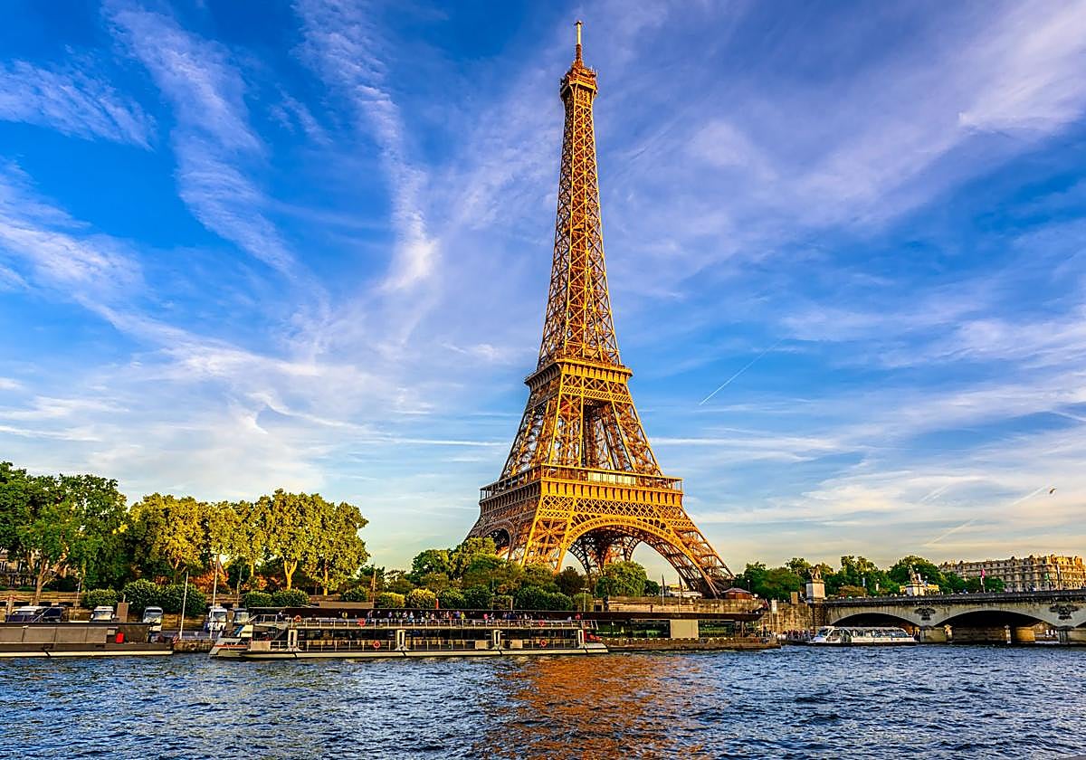 La Torre Eiffel crece varios centímetros en verano