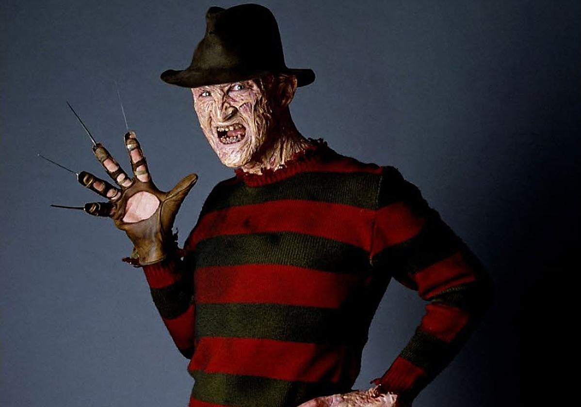 Robert Englund, como Freddy Krueger.