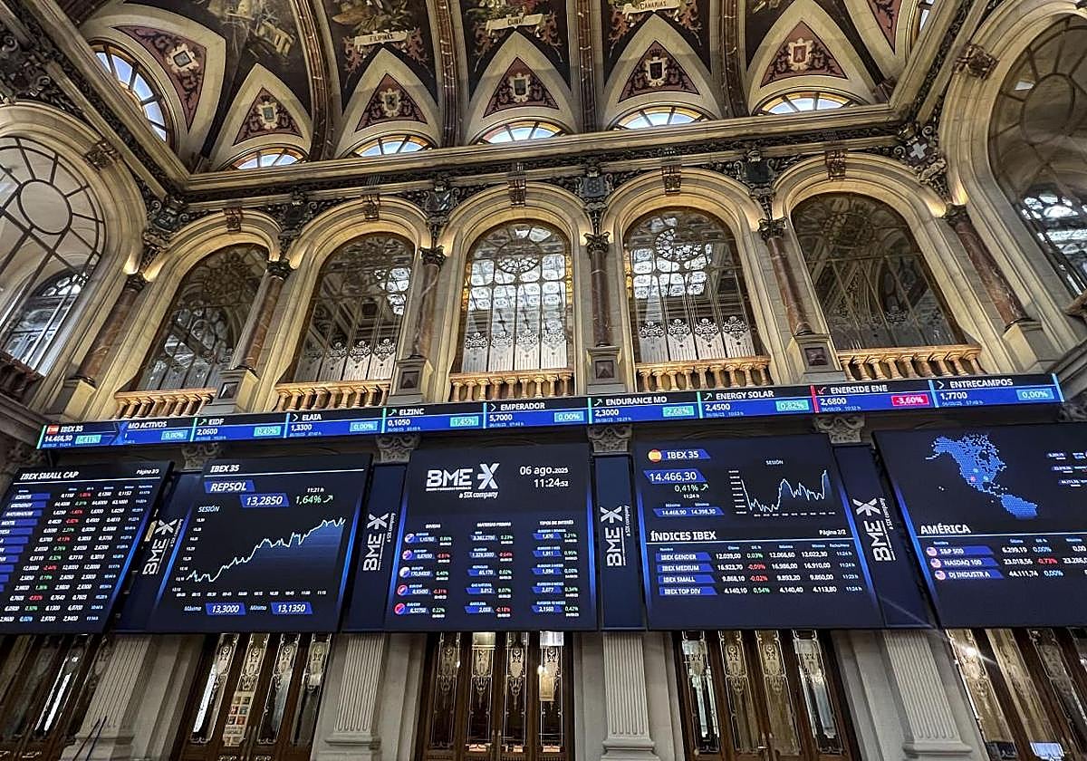 Pantallas de cotización en la Bolsa de Madrid.
