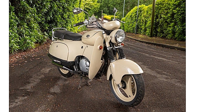 Suzuki SW-1, inspirada en diseños británicos de los 50 como la Ariel Leade