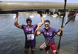 Walter Bouzán y Bertín Llera celebran su triunfo este sábado en el Descenso del Sella.
