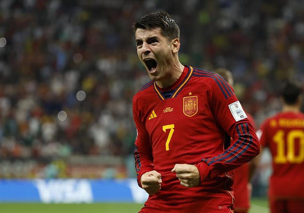 Álvaro Morata, disputando un partido con la selección española.