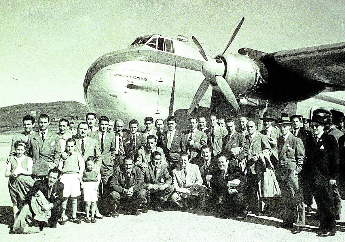 8 de octubre de 1949. El Athletic de Bilbao sube por primera vez a un avión. Vuela en el 'Bristol 170' de Aviaco, rumbo a Málaga. El pivote Nando se queda en tierra por miedo.