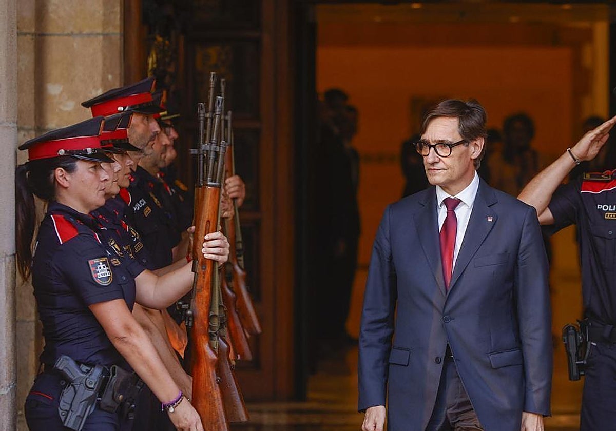 Salvador Illa sale del Parlament tras ser investido 'president' de la Generalitat