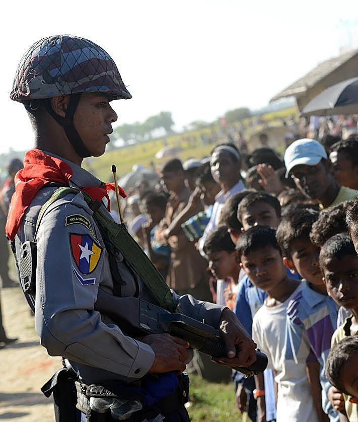 Imagen secundaria 2 - Protestas a favor de la expulsión de los musulmanes rohingya en Myanmar,