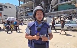 Anas al-Sharif en una de sus últimas retransmisiones desde Gaza City.