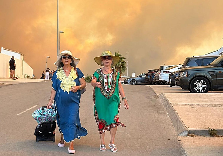 Incendio en Cádirz, en un parque natural de Tarifa