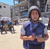 Anas al-Sharif en una de sus últimas retransmisiones desde Gaza City.