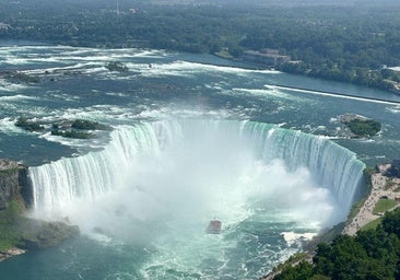 Puente sobre aguas turbulentas